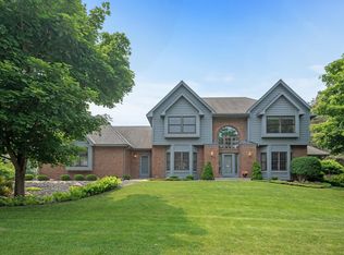 8283 Emerald Ln, Woodbury, MN 55125