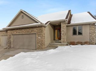 3045 Brook View Dr, Des Moines, IA 50317