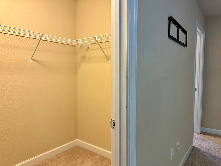 700 Albertine Ct — Photo 17