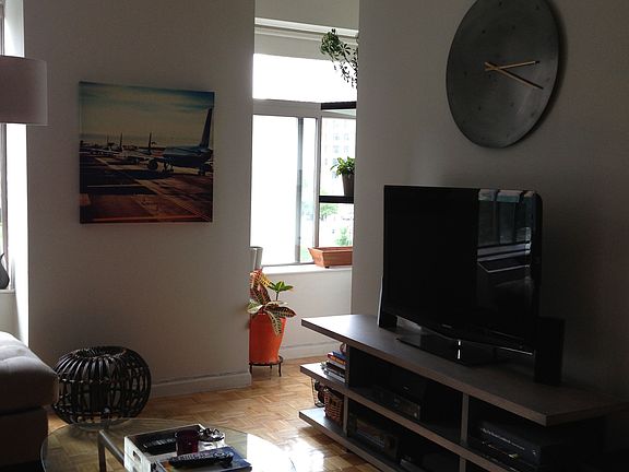 3rd image of 90 Washington St APT 4D