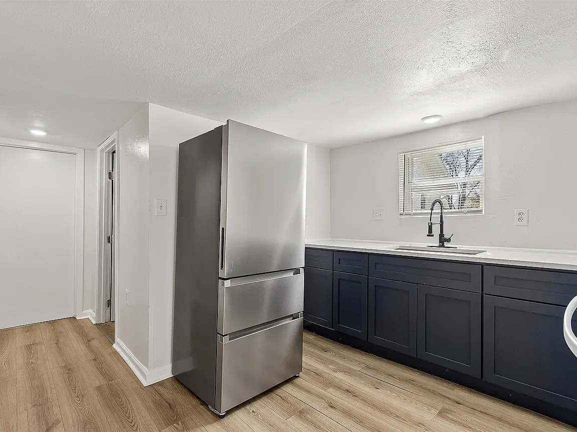 1 bed, 912 sqft, $1,000 — Photo 2