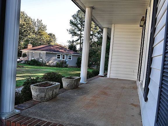 3rd image of 448 Shallowood Ln
