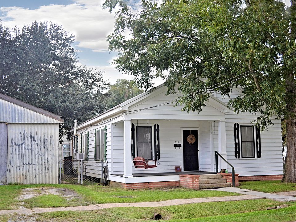 1st image of 210 Louisiana St