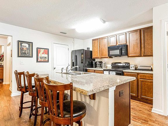 4th image of 2187 Waltham St