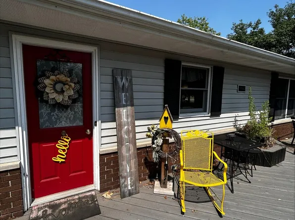 9990 Glendale Rd, Demotte, IN 46310