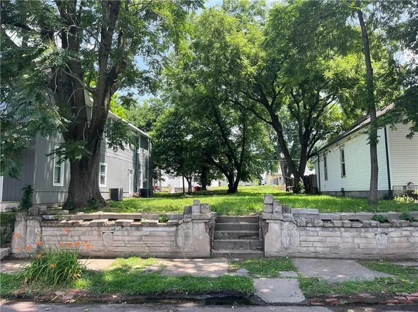 2209 S 10th St, Saint Joseph, MO 64503