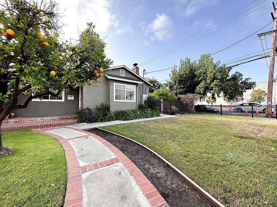1st image of 902 4th Ave