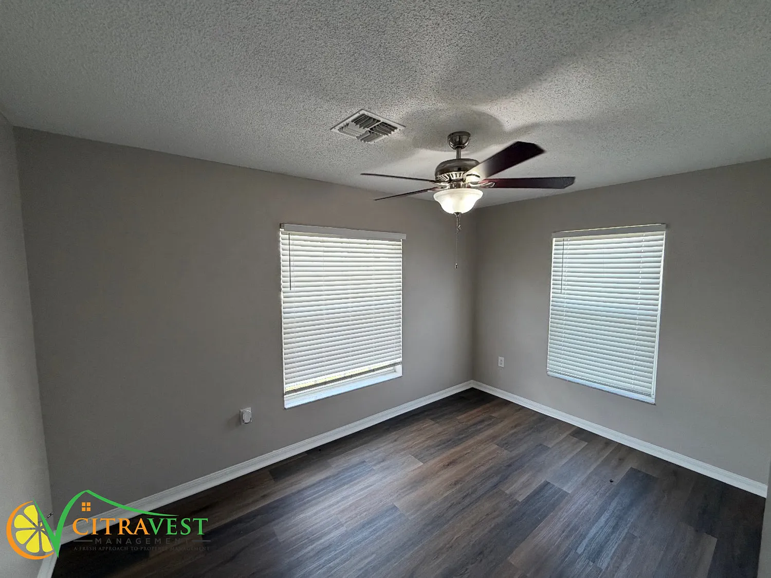4 Bed / 2 Bath Large Fenced Yard! in Poinciana! — Photo 4