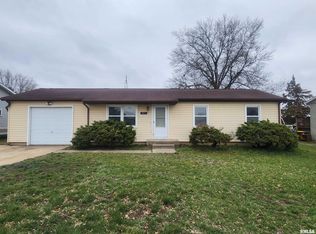 1011 Cardinal Dr, Maquoketa, IA 52060