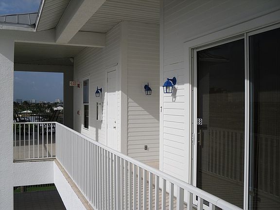 2nd image of 160 Palm St #7