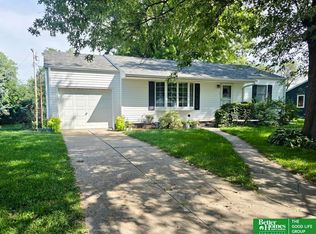 933 E 4th St, York, NE 68467
