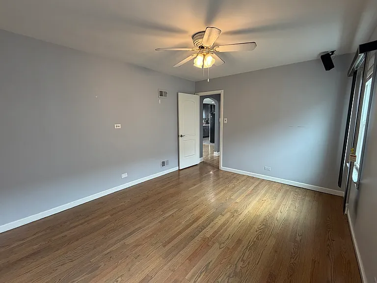 8201 S Homan Ave — Photo 5