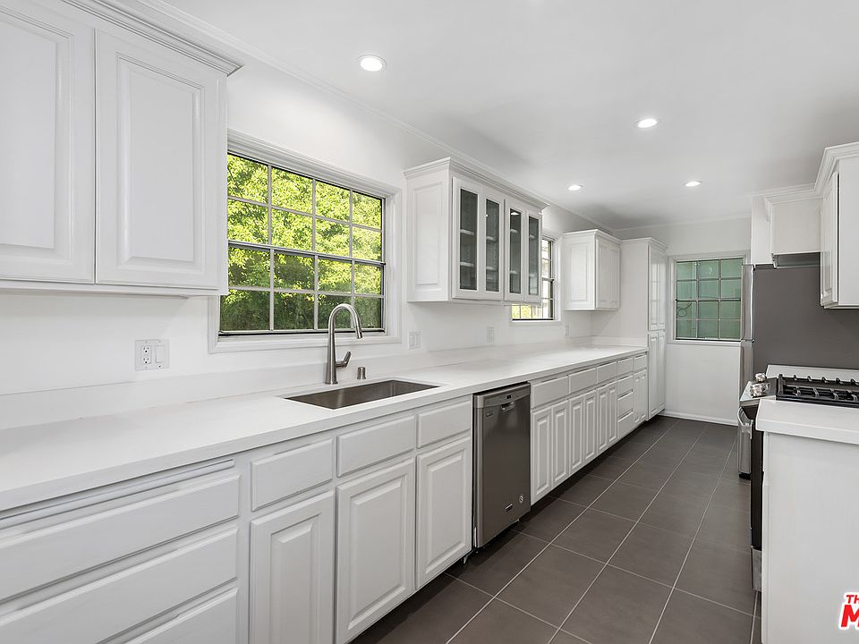 1st image of 8567 Holloway Dr #2