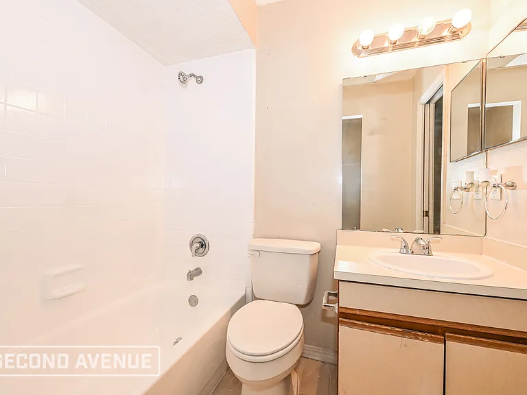 1540 Lake Shore Blvd — Photo 16