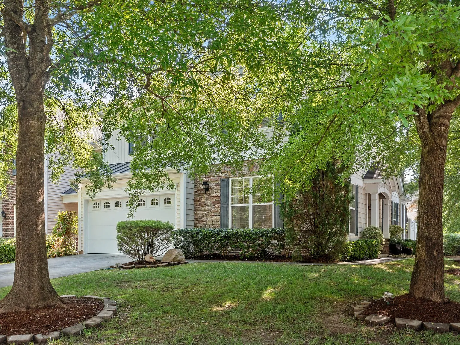 3 bed, 2085 sqft, $3,300 — Photo 3