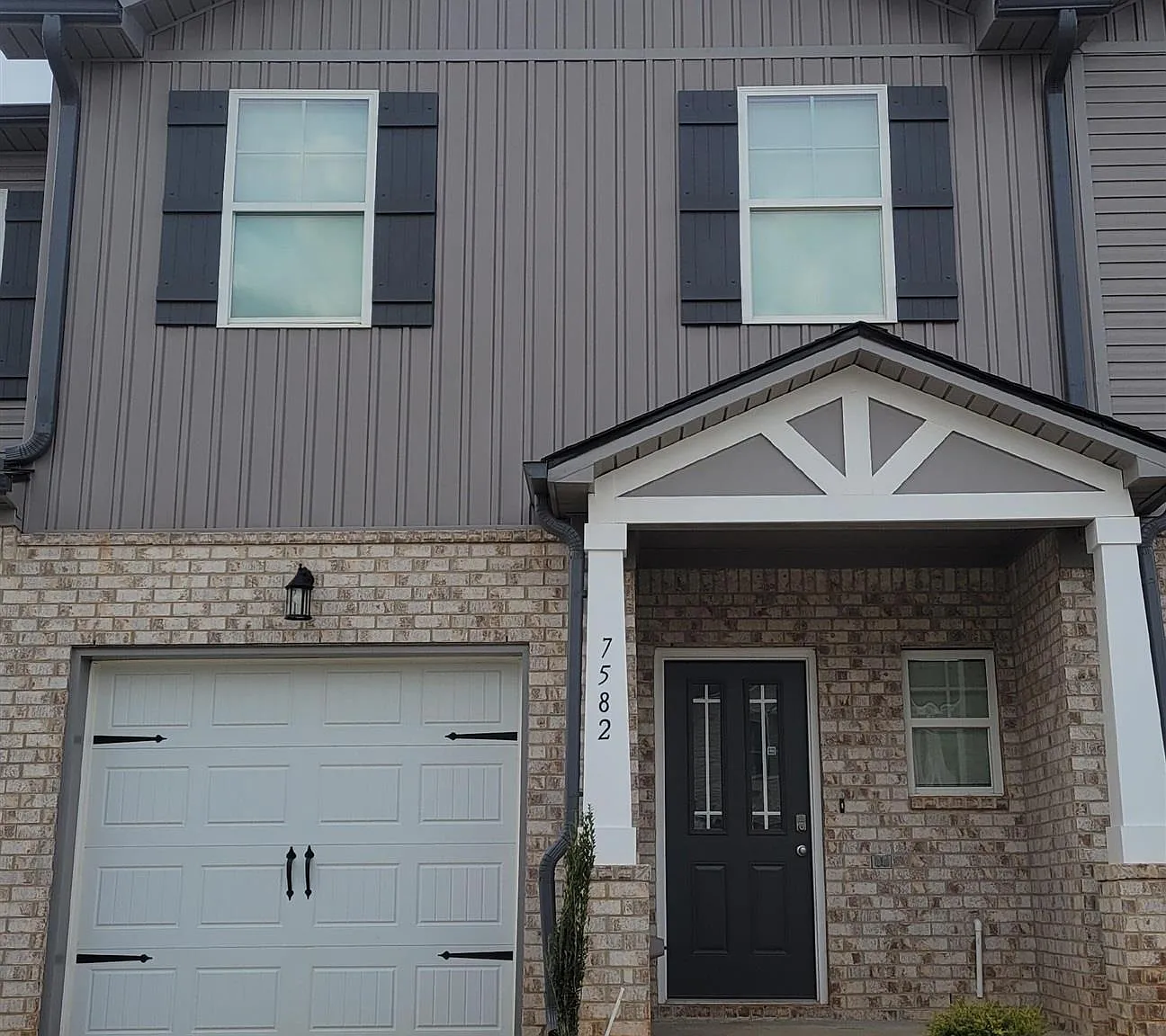 3 bed, 2.5 bath, 1500 sqft, $1,720 — Photo 1