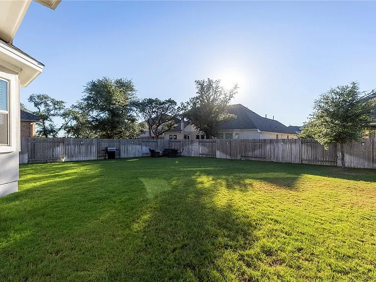 2925 Mossy Springs Dr — Photo 30