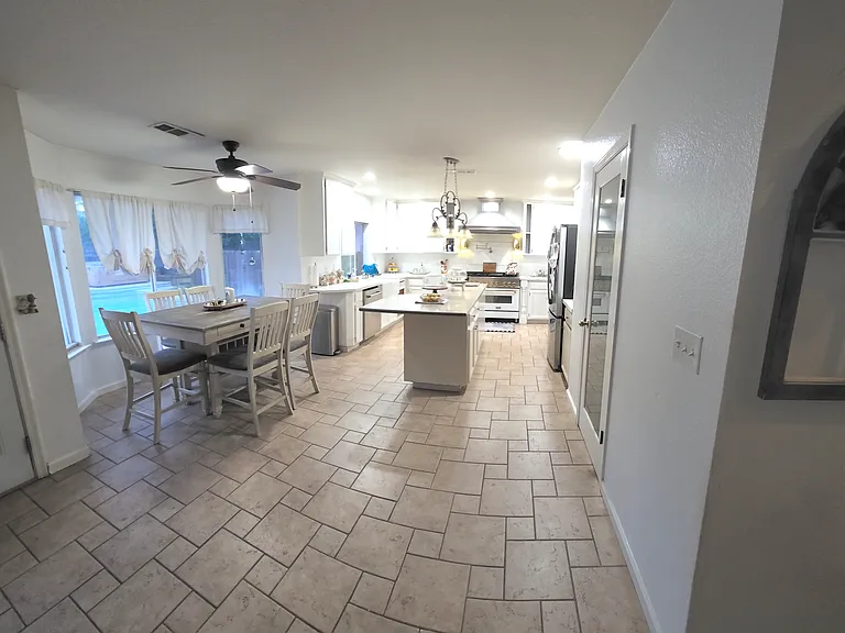 870 Kathy Ct — Photo 2