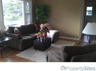 321 Greenway Ave N, Oakdale, MN 55128