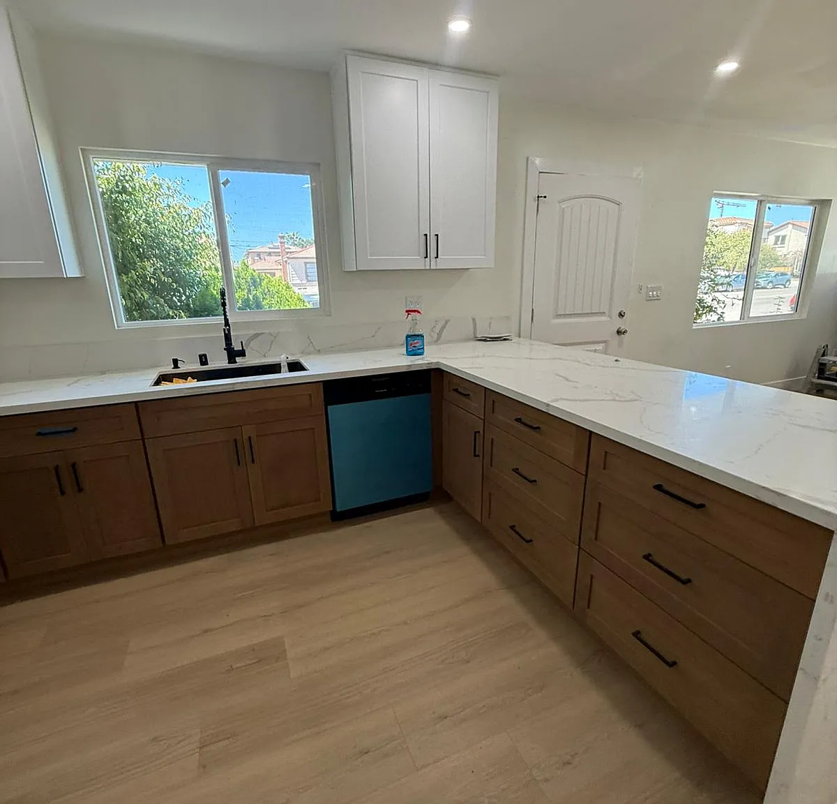 2 bed, 1000 sqft, $4,700 — Photo 3