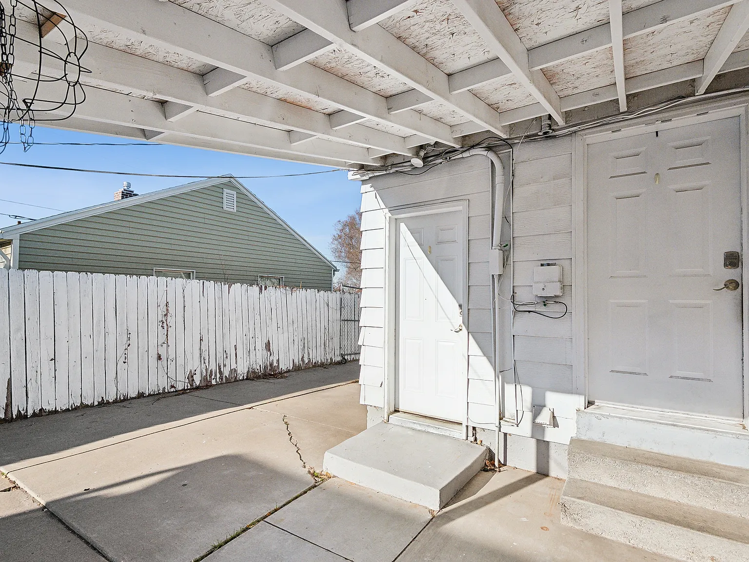 2 bed, 1000 sqft, $1,375 — Photo 2