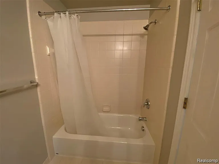 215 S Village Way — Photo 32