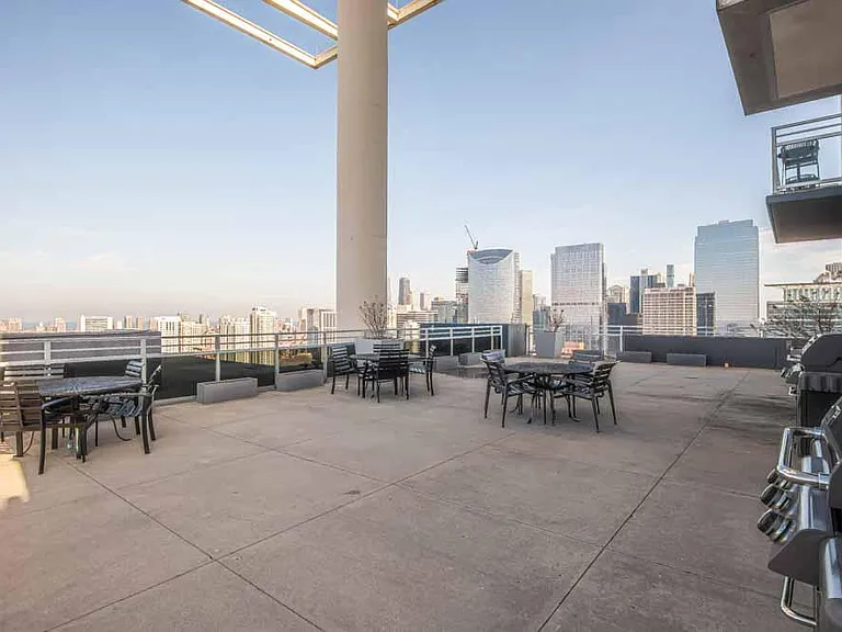 737 W Washington Blvd #1508 — Photo 33