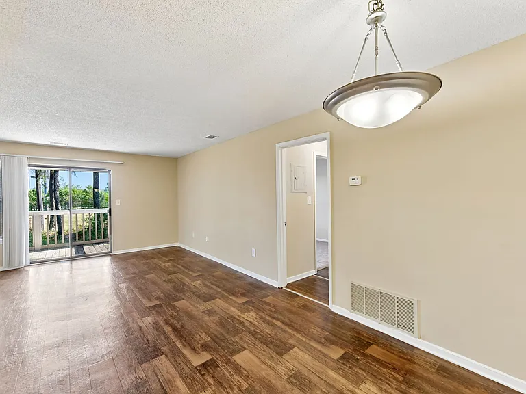 Woodland Trace Apartments — Photo 9