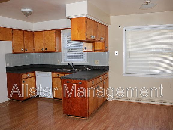 4th image of 26601 Lake Shore Blvd