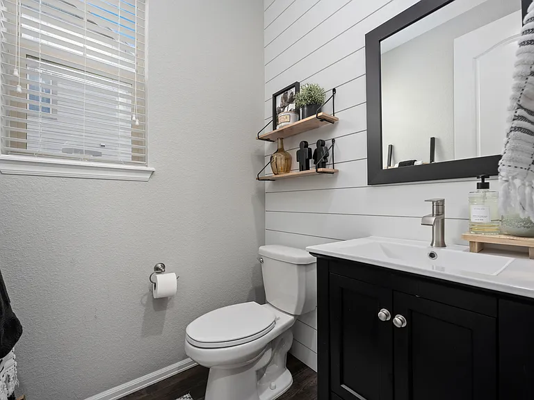 9796 Meeker St — Photo 16