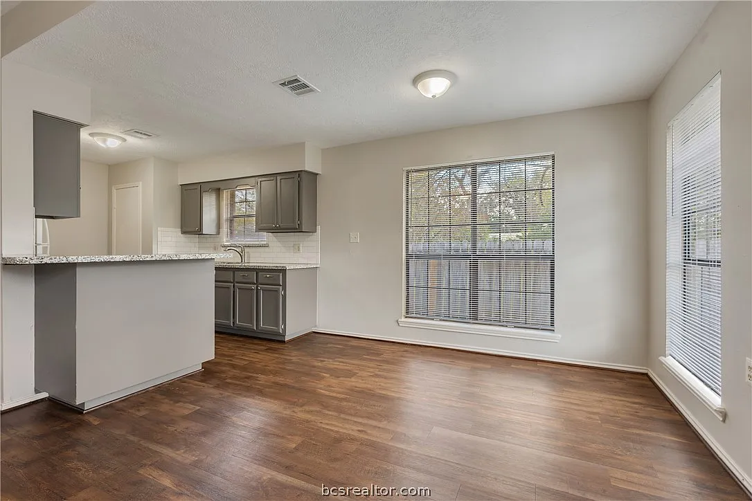 3 bed, 1199 sqft, $1,750 — Photo 2