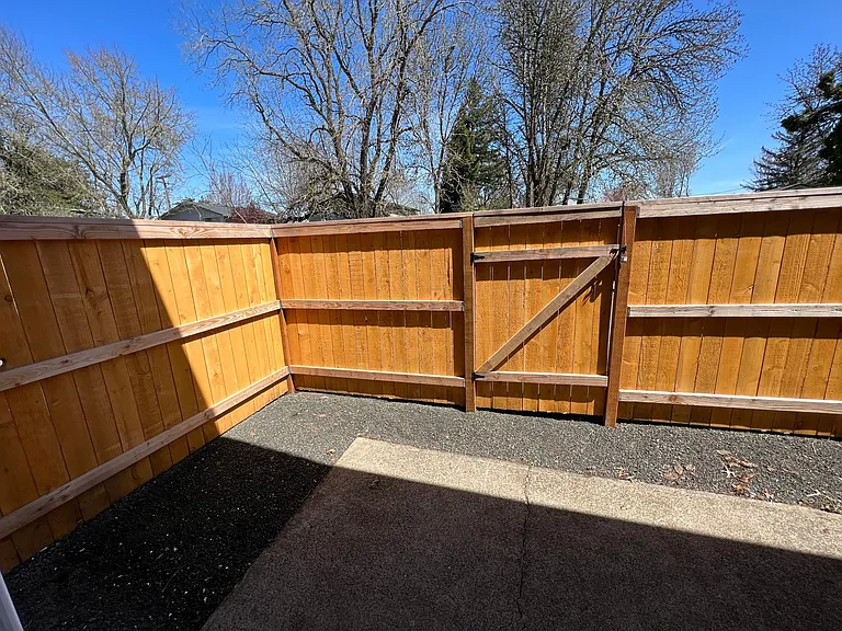 2549 NW Fairlawn St — Photo 21