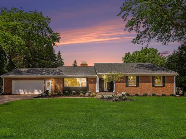 4043 Clear View St NE, Grand Rapids, MI 49546