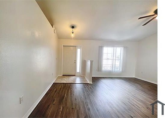 2nd image of 1528 Kinsman Way