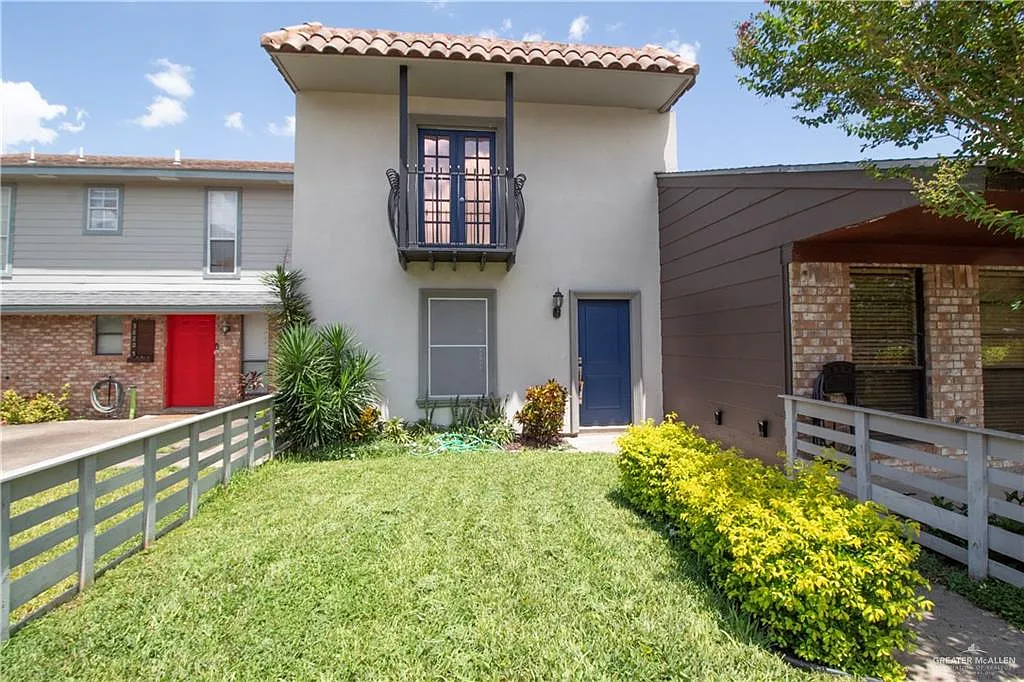 2 bed, 1.5 bath, 1178 sqft, $1,100 — Photo 2