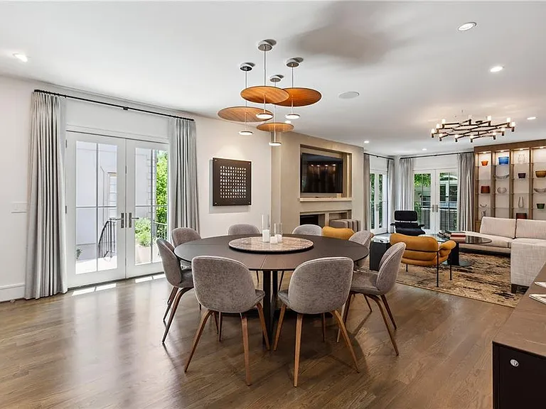 2525 Peachtree Rd NE #32 — Photo 8