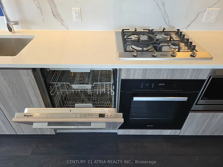 18 Esther Shiner Blvd #2211 — Photo 15
