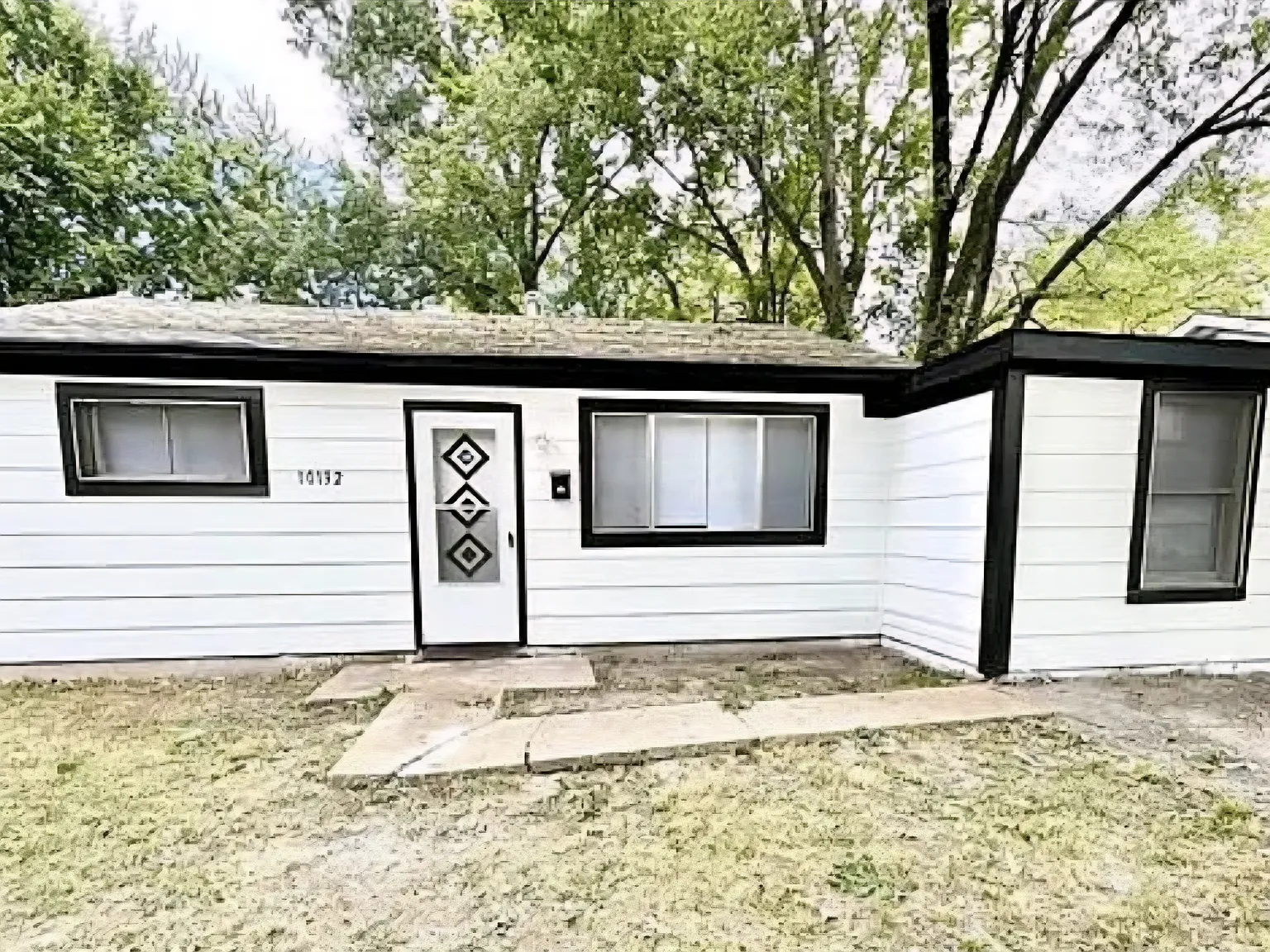 3 bed, 998 sqft, $1,420 — Photo 1