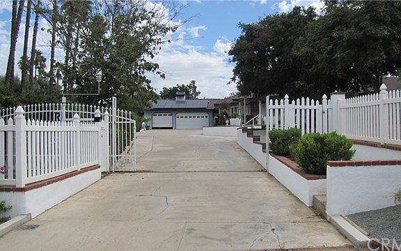 2nd image of 4542 Soto St