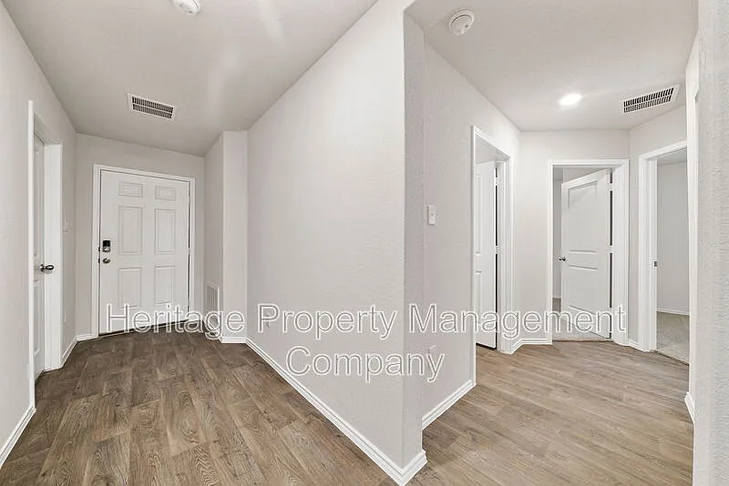 4 bed, 2.0 bath, 1650 sqft, $1,750 — Photo 3