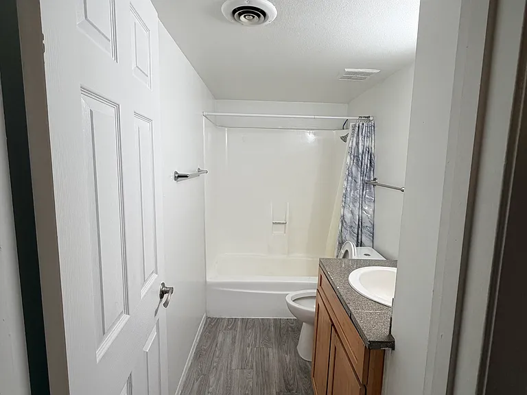 The Addison Apartment — Photo 10