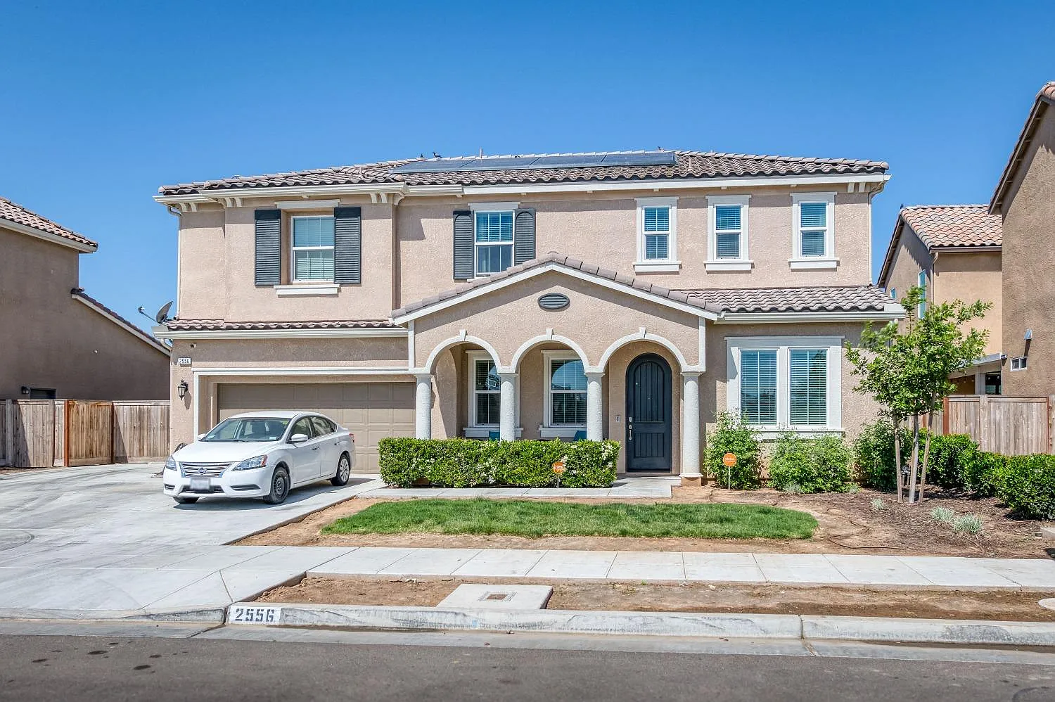 2556 Highland Ave photo 1