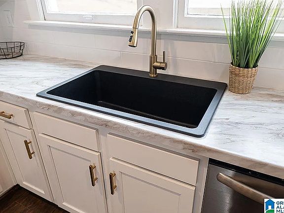 5th image of 2836 Norwood Blvd