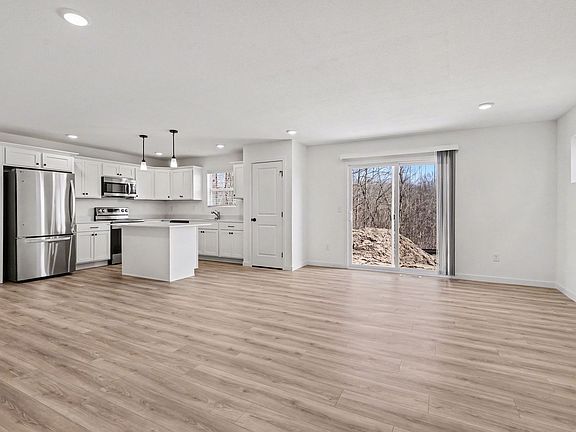 4th image of 1639 Reagan Dr