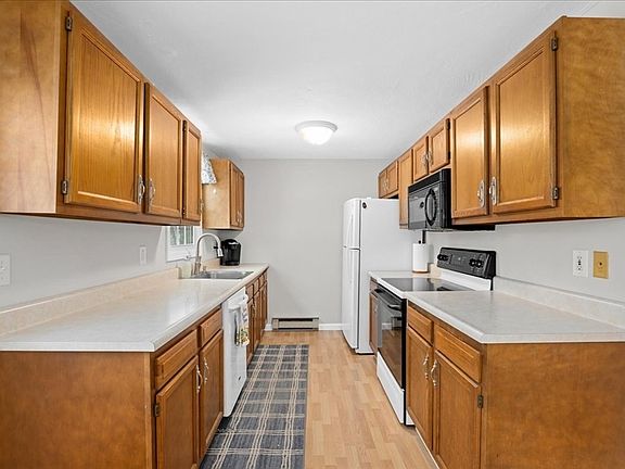 2nd image of 46 Lexington Rd Unit 46