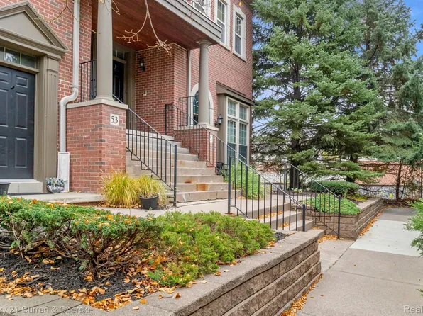 53 W Village Ln, Dearborn, MI 48124