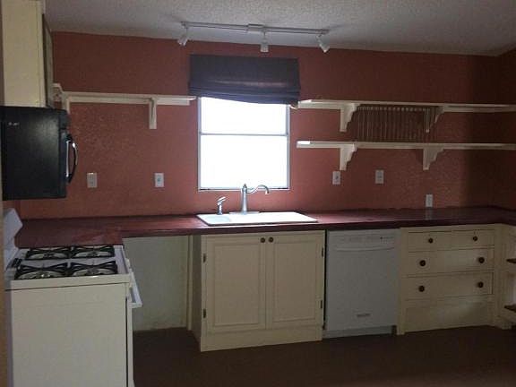 5th image of 16612 S Mann Ave
