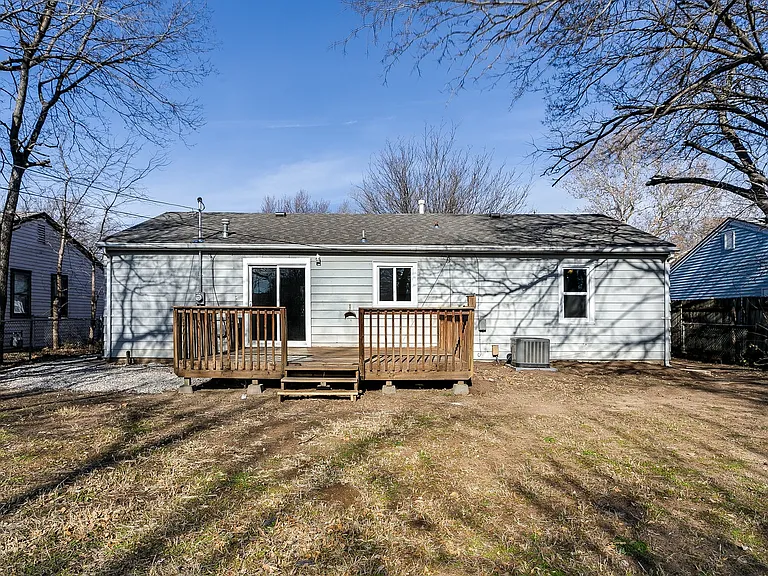 1133 E Crowley St — Photo 3