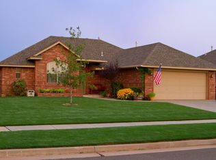 624 Madeline Ln, Moore, OK 73160