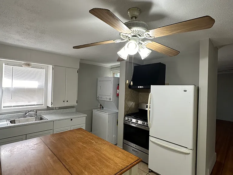 300 W Elm St #1 — Photo 6